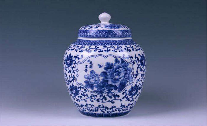 景德鎮(zhèn)中號(hào)青花瓷茶葉罐