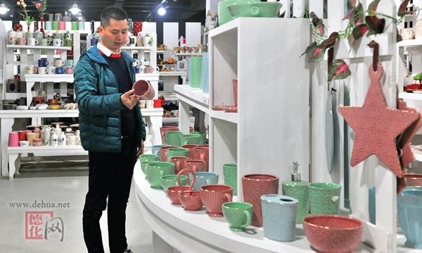 鄭榮文和他的半瓷產(chǎn)品