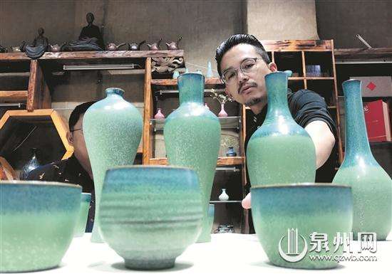 引入并改進(jìn)臺(tái)灣釉水技術(shù)制成的瓷具